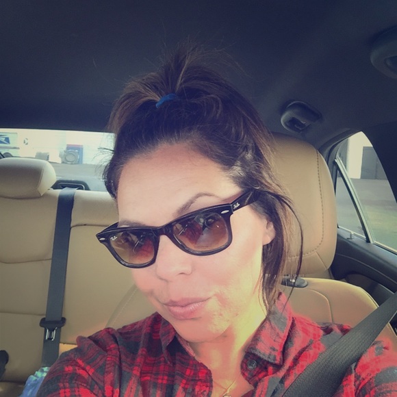 Meet your Posher, Lindy - Picture 1 of 1